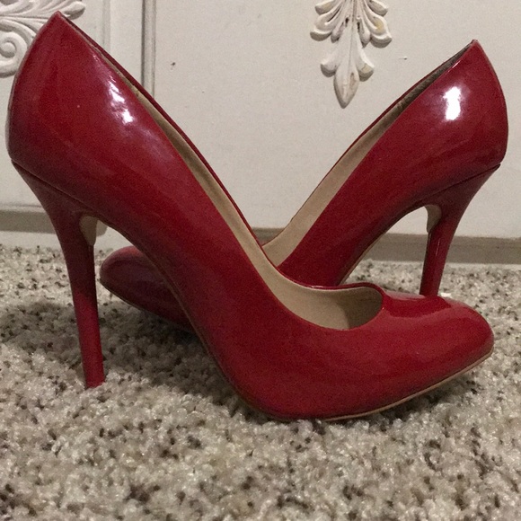 Red Heels - Picture 3 of 4